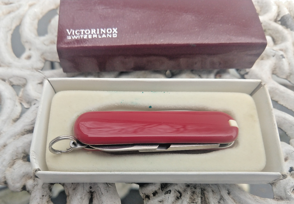 Unused Victorinox Classic SD Swiss Army Pocket Knife 1973 to 76 New In Box