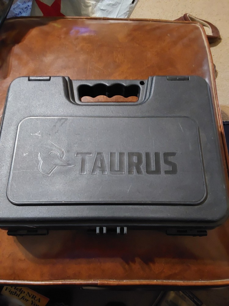 TAURUS FACTORY HARD CASE GUN BOX TH SERIES WITH PAPERWORK, LOCK & KEY TH 40 S/W
