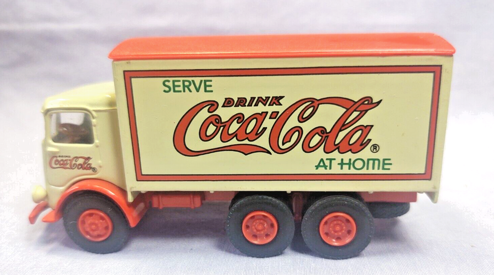 Hartoy Coca-Cola 1:64 Scale Model CJ Mack Delivery Truck With Box