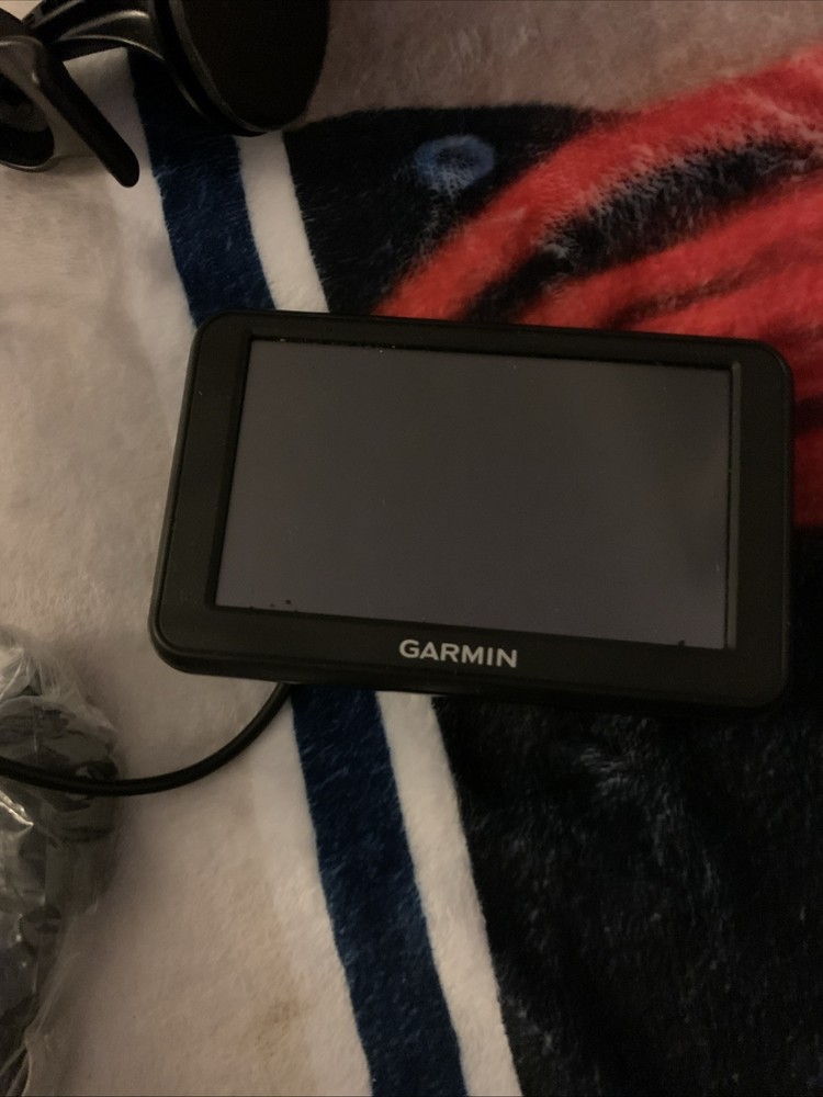 Garmin Nuvi 40LM 4.3-inch Car GPS Navigator with Lifetime Maps