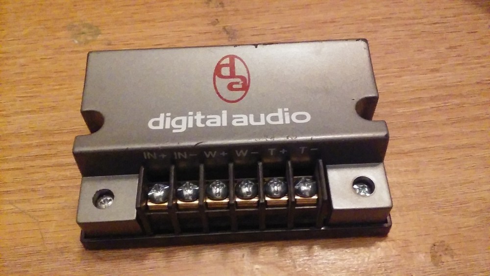 2-Way Digital Audio Crossover for Woofer & Tweeter Outputs-image