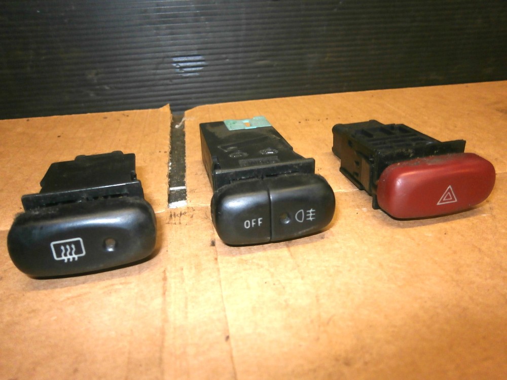 2004 Suzuki Alto with Heated Window, Fog Light, and Hazard Switches