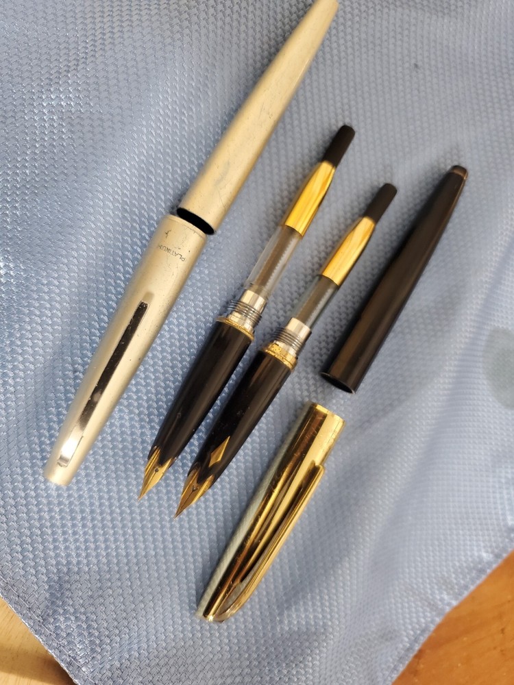 Platinum 2 Vintage 18k Fountain Pens