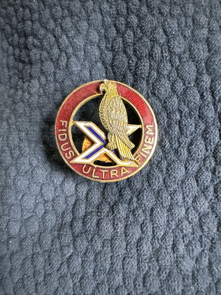 Antique US WW2 2nd ADA Air Defense Artillery Fidus Ultra Finem C-Clasp Pin Badge