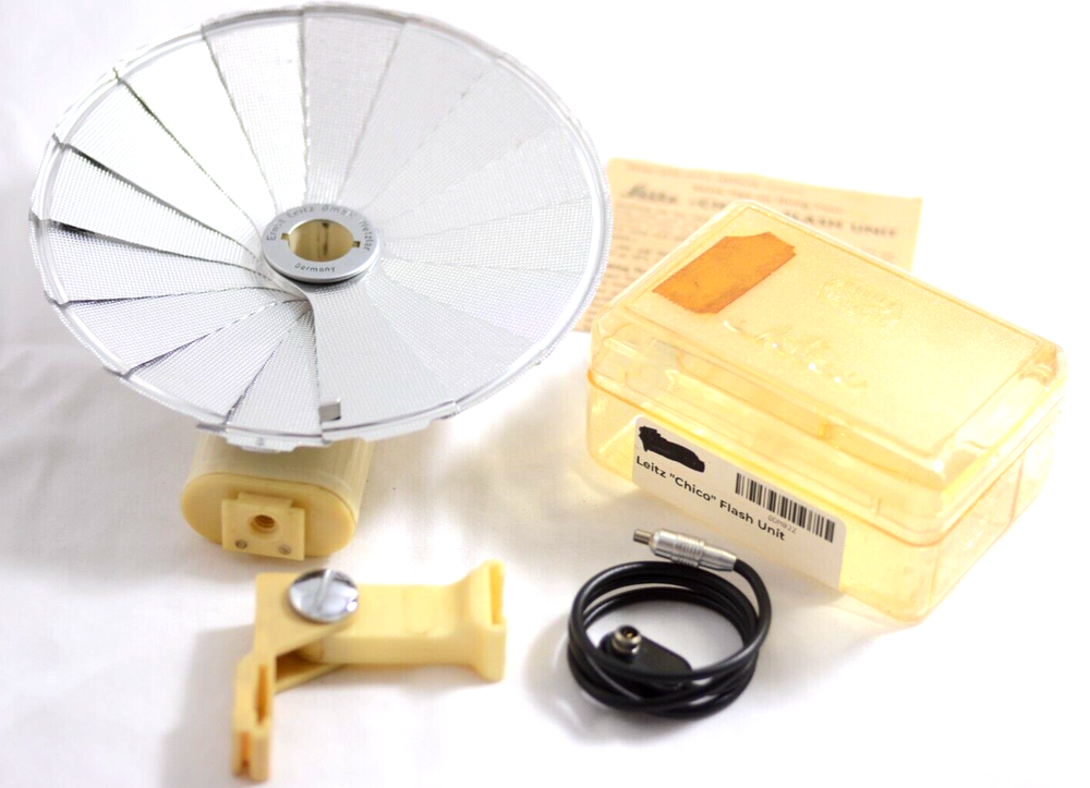 VINTAGE LEICA CHICO CAMERA FLASH W/SYNCH CORD, BRACKET, CASE, INST. (EXCELLENT)