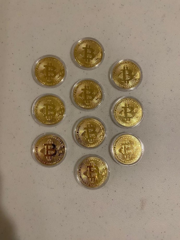 Bitcoin Plated Physical Coin BTC Cryptocurrency Collectible in Case x10 Gold-image