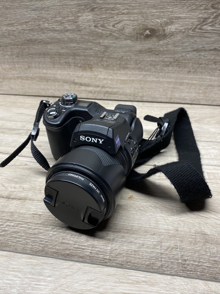 Sony CyberShot DSC-F828 8MP Digital Camera Carl Zeiss Vario