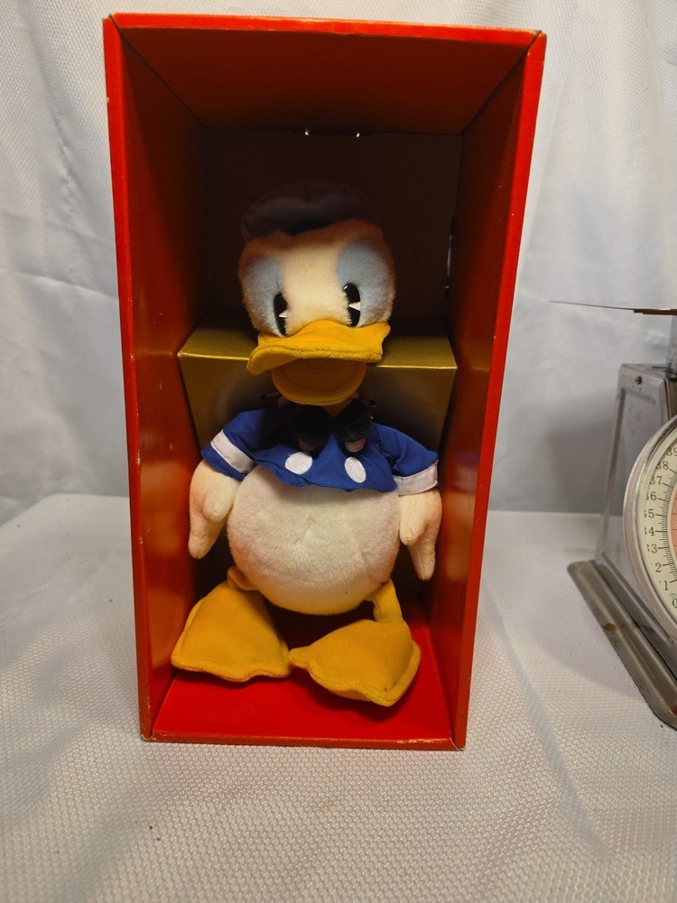 Vintage GUND Donald Duck Plush Stuffed Toy Style 7213 with Box New