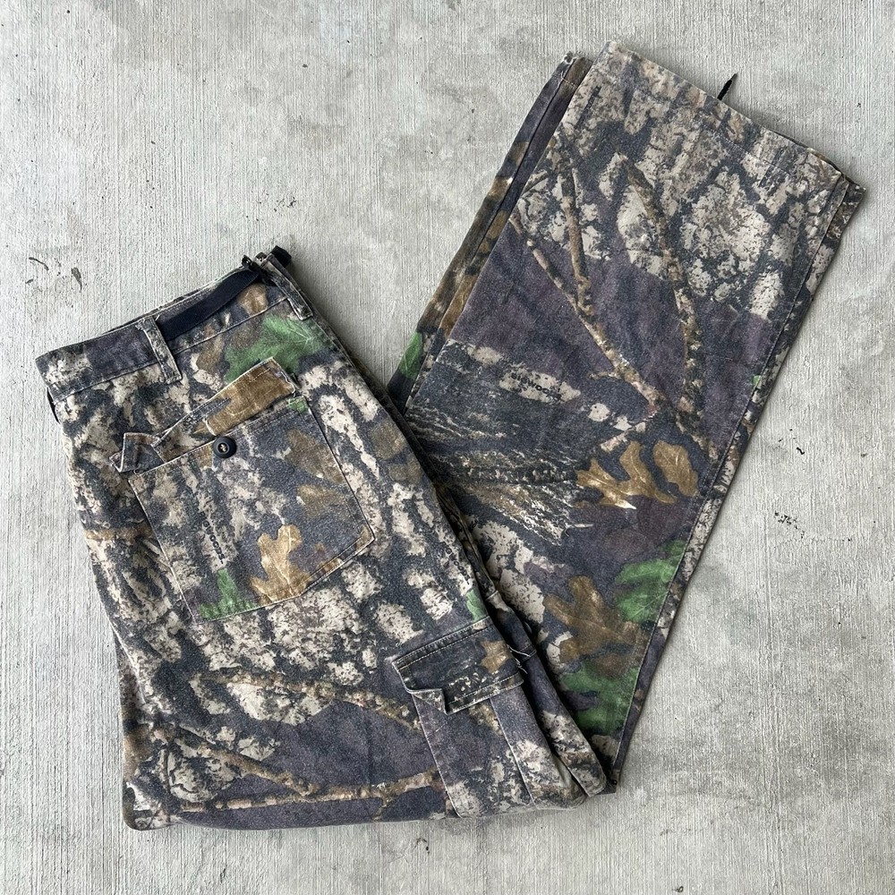 Vintage Y2K Realtree camo cargo pants for men and women