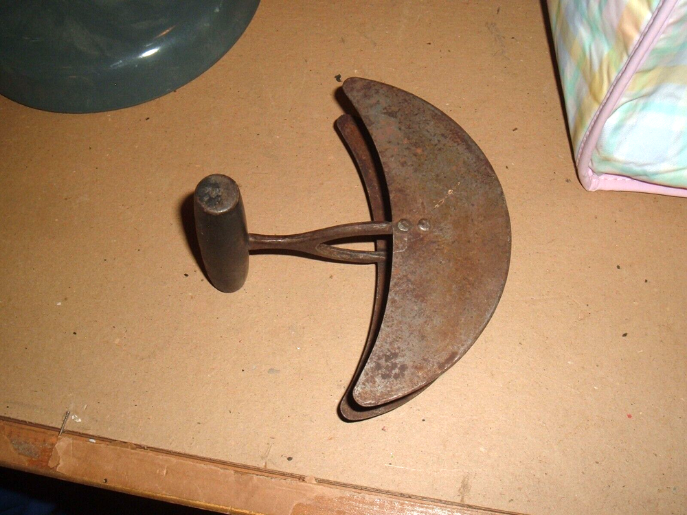 Vintage double-blade antique fruit and vegetable chopper 6x5.25 inches