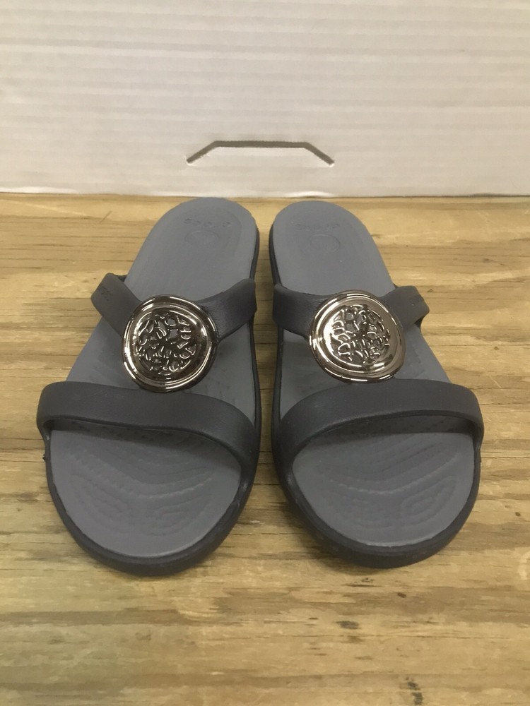 Crocs Sanrah Embellished Medallion Circle Sandals Womens Size 6 Black/Graphite