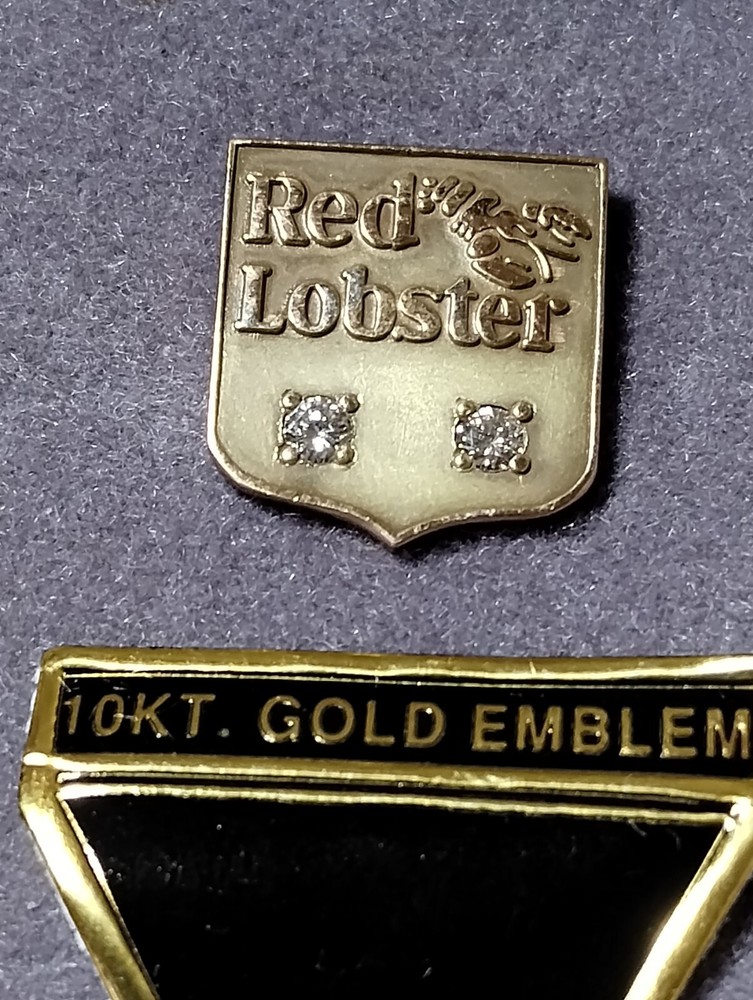Vintage Red Lobster 15 Year 10K Gold Double Diamond Employee Service Pin