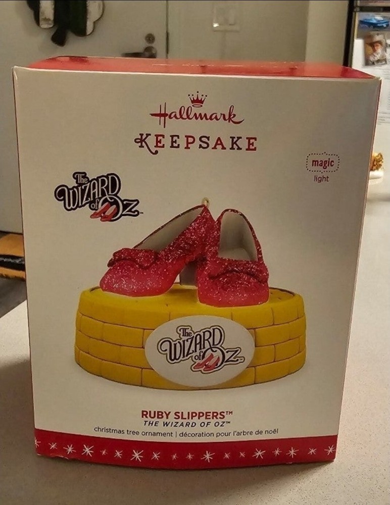 RUBY SLIPPERS,THE WIZARD OF OZ,Yr 2016 Hallmark Keepsake,FEATURES LIGHT