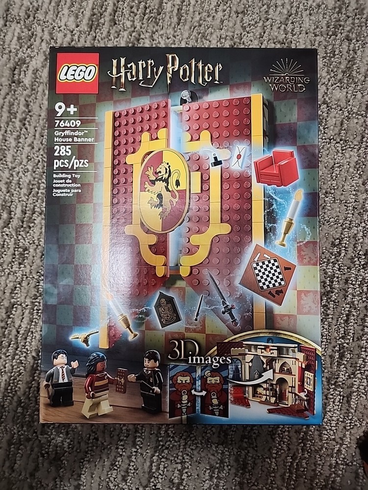 LEGO Harry Potter Gryffindor House Banner Set 76409 with House Crest Display  