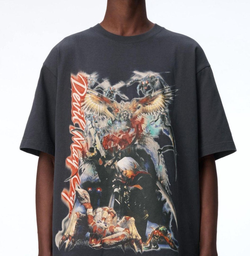 Devil May Cry UNIQLO UT CAPCOM T-shirt M Anime character Animation