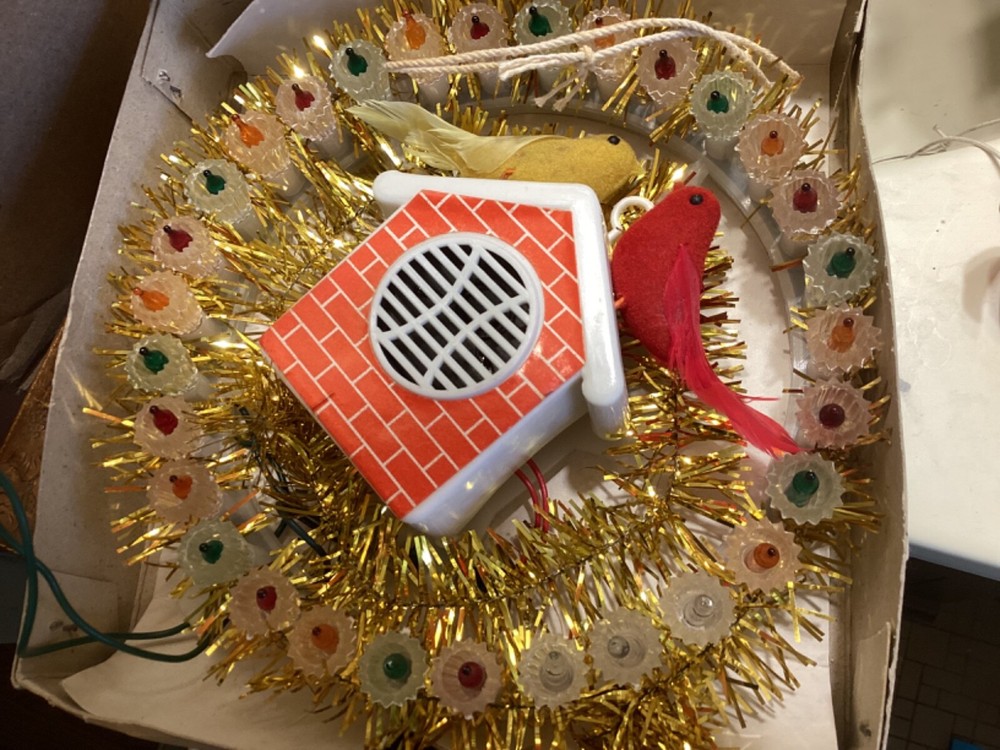 Vtg Christmas Tinsel Flocked Birds Tree Topper Lighted w Box CHIRPING BIRD Sound