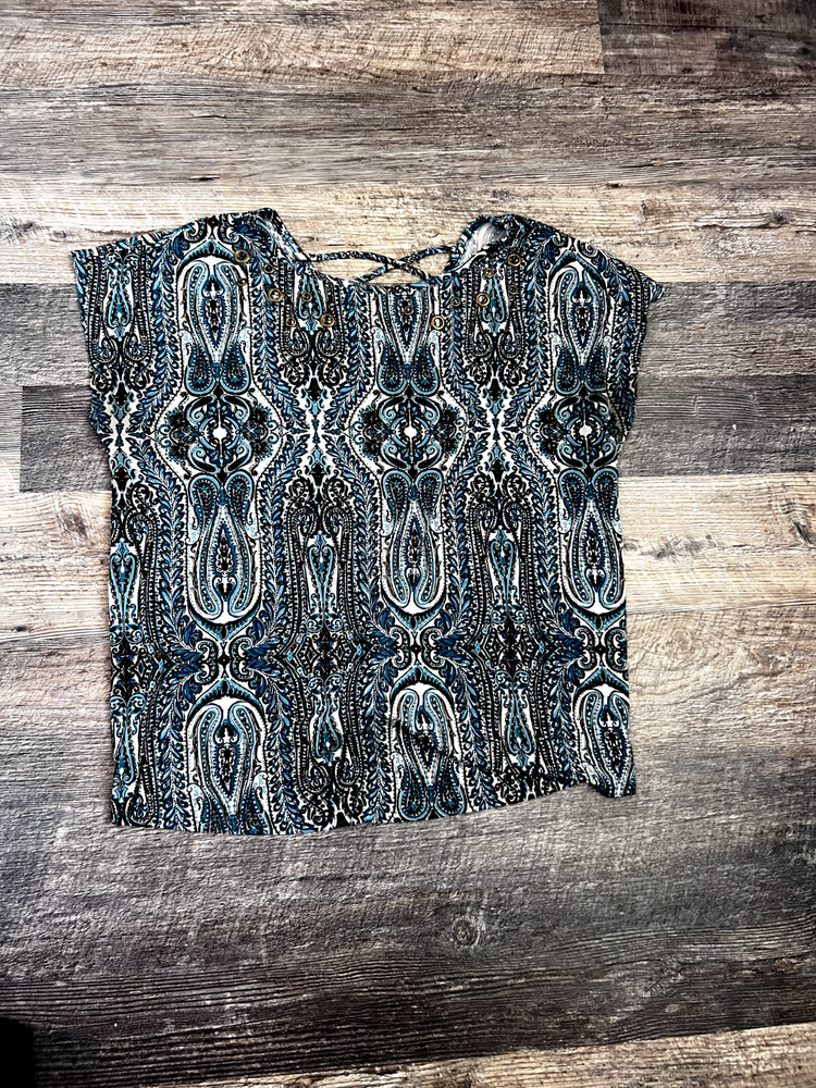 Cato Women's Size Large Blue Floral Short Sleeve Beaded Neck Pullover Blouse