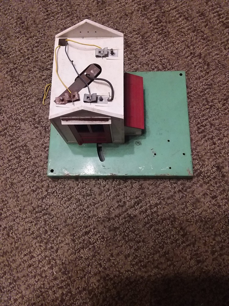 Vintage Lionel Lionelville Automated Gateman Train Accessory-image