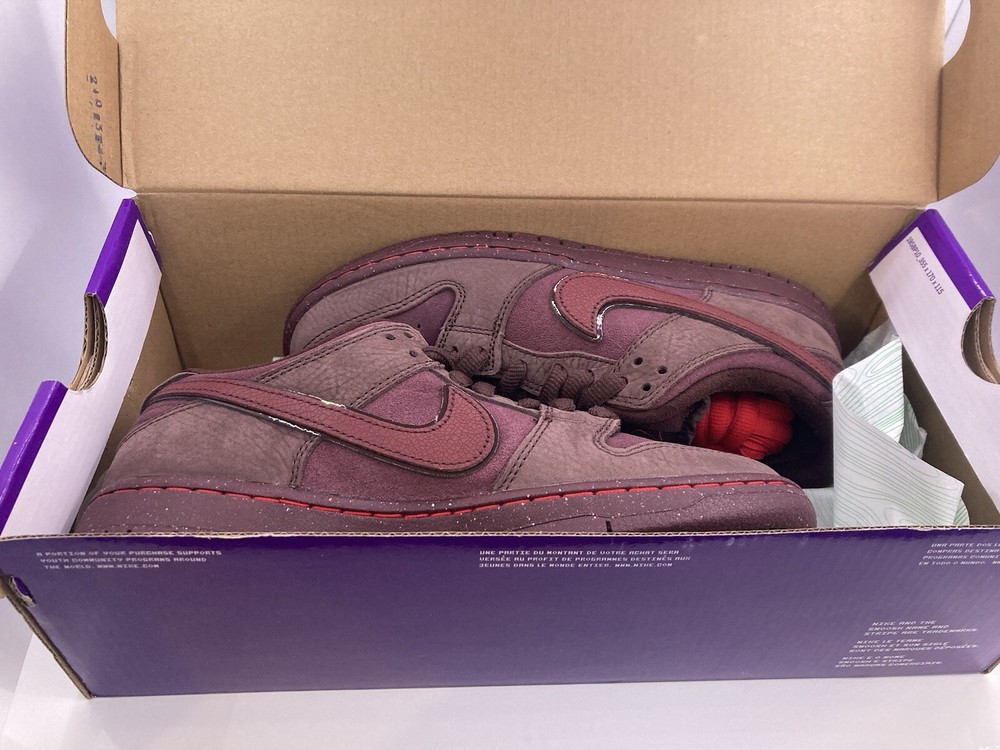 Size 6.5 - Nike Dunk Premium SB Low City of Love Collection - Burgundy Crush