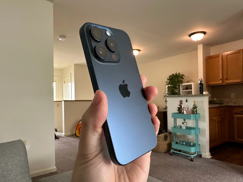 Apple iPhone 15 Pro - 128 GB - with TikTok