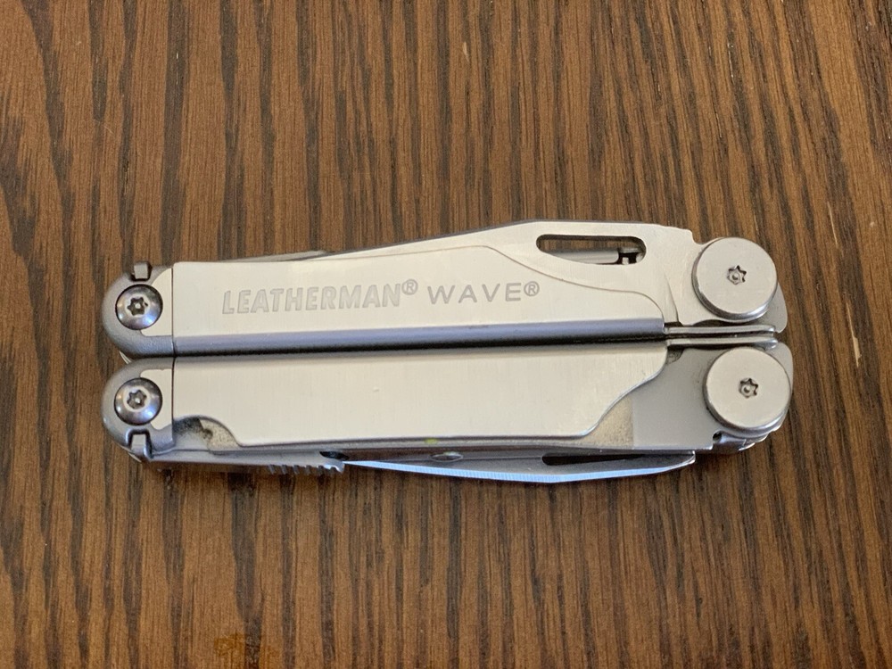 Leatherman Wave Gen 2 Stainless Steel Multitool with 18 Tools  