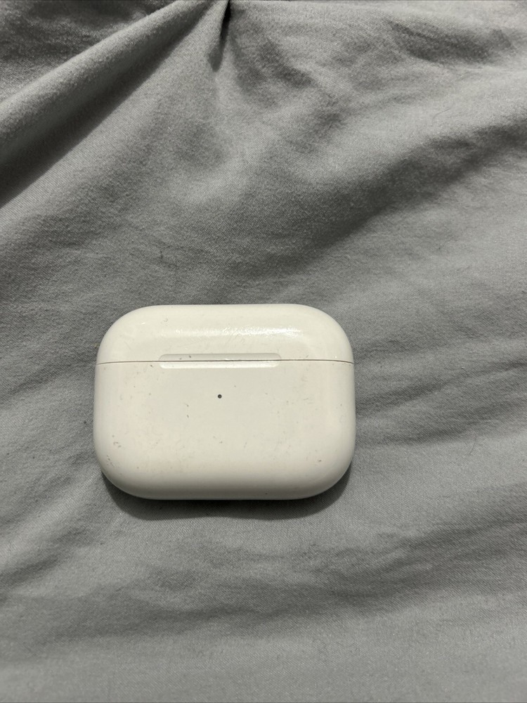 Apple AirPods Pro with Case – Partial Charging Issue but Fully Functional  