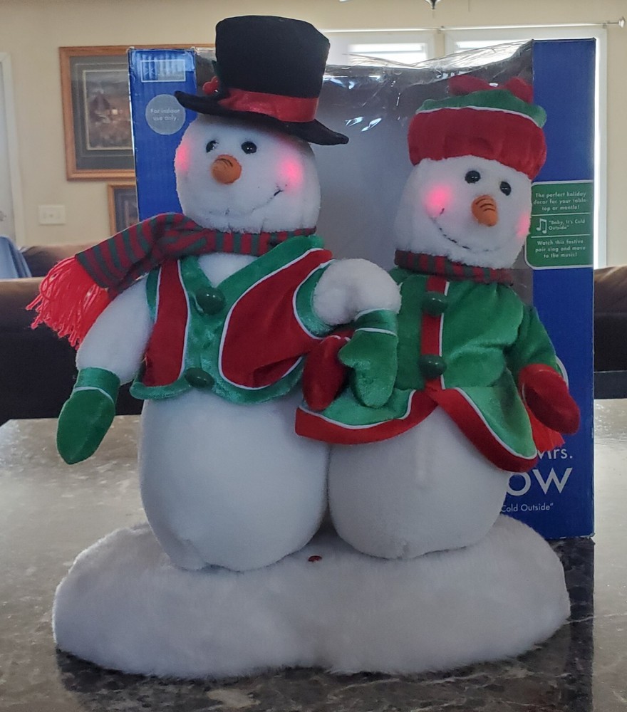 Gemmy Dancing Snow Couple Animated Light-Up Christmas Decor