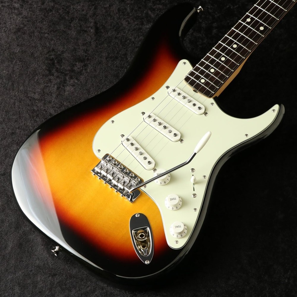 Fender Traditional II 60s Stratocaster 3Tone Sunburst Electric Guitar