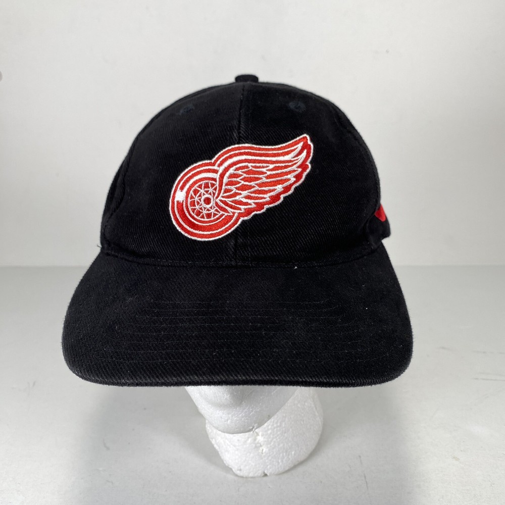 Detroit Redwings Hat Cap Strap Back Nike Team Issue Dry Land Training NHL Logo