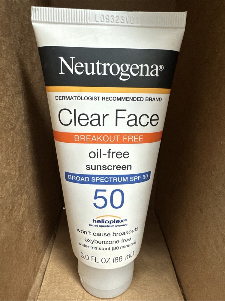 Neutrogena Clear Face SPF 50 Oil-Free Sunscreen for Acne-Prone Skin 3 oz