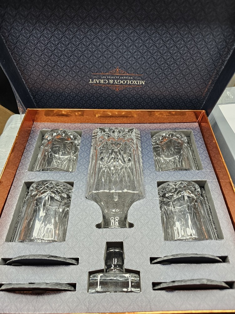 Mixology & Craft Whiskey - Decanter and Glasses Set (New/Open Box) Never Used