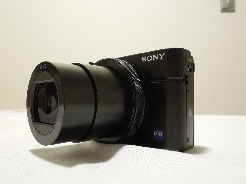 Sony Cyber-shot DSC-RX100 IV 20MP 40x Zoom Wifi NFC Digital Camera