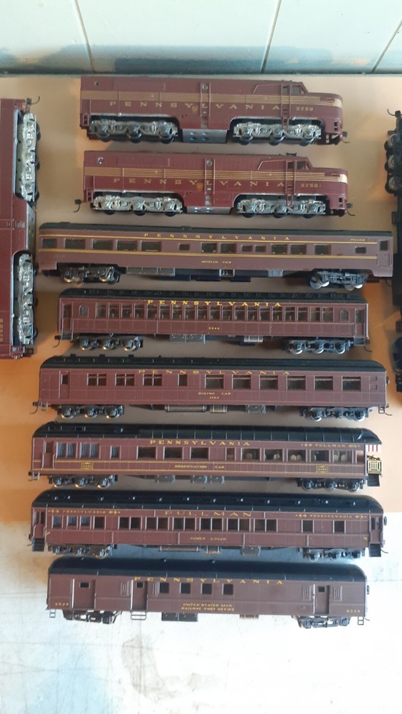 HO 7 CAR *PRR* Passenger Set - Rivarossi illuminated ,ATHERN loco & 2  Dummies