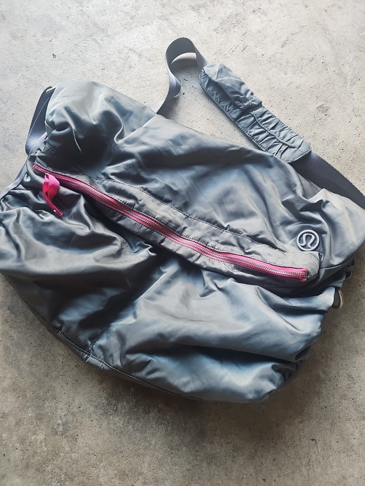 Lululemon Athletica Stylish and Functional Messenger Bag