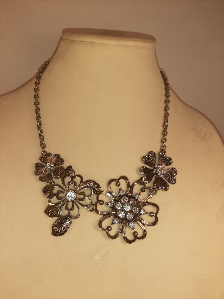 Vintage-inspired Gold Floral Rhinestone Statement Collar Necklace