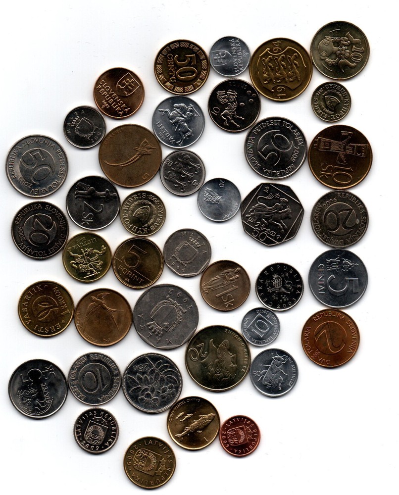 40 x WORLD COINS COLLECTION   SEE SCAN    (C1/6)