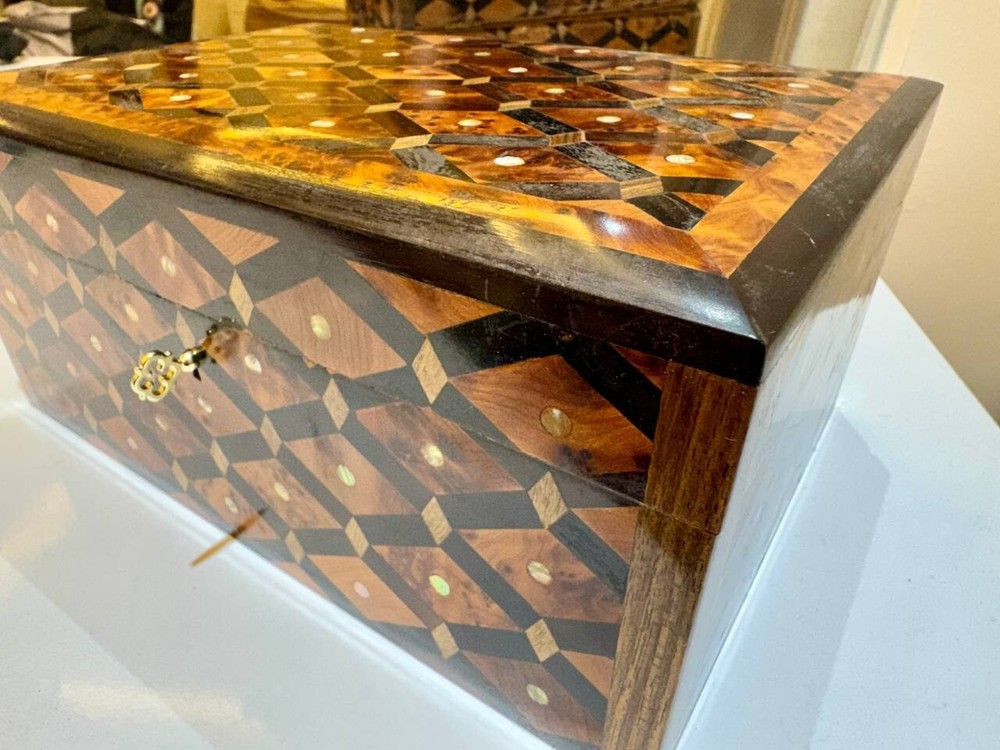 Moroccan Jewelry Thuya Wooden Box With Velvet inside the box