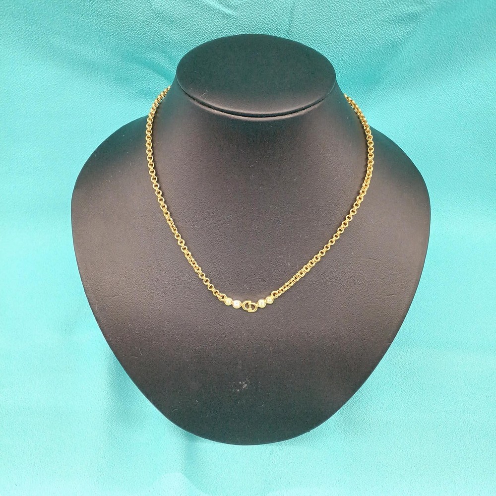 Christian Dior Y0810 Elegant Necklace in Gold Tone