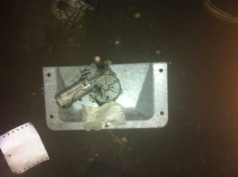 91-95 Dodge Caravan Rear Wiper Motor Replacement