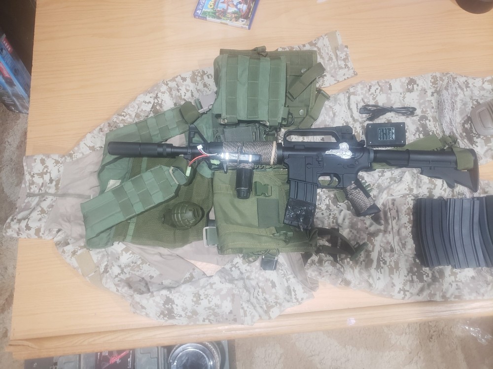 Airsoft Starter Kit Lot Vest Uniform Boots Airsoft E&C M733 Airsoft and Grenade