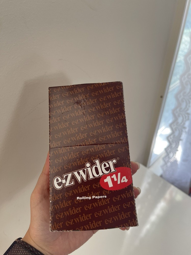 E-Z Wider 1 1/4( 1.25) Rolling Papers Ez wider 24 Booklets