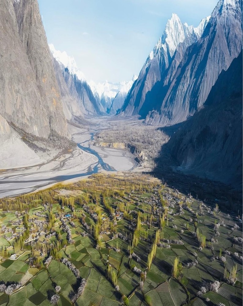 Scenic Mountain Valley Digital Wallpaper Background Photo-image