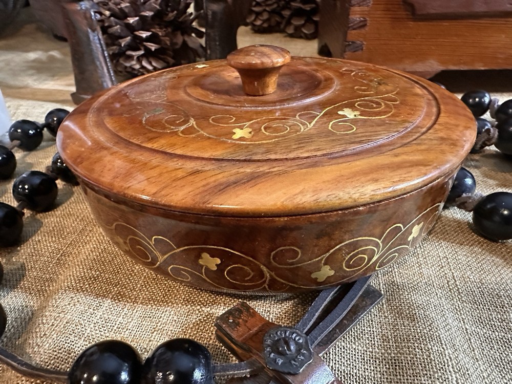 VTG Boho Handmade Acacia Wood Trinket Box with Brass Inlay 7