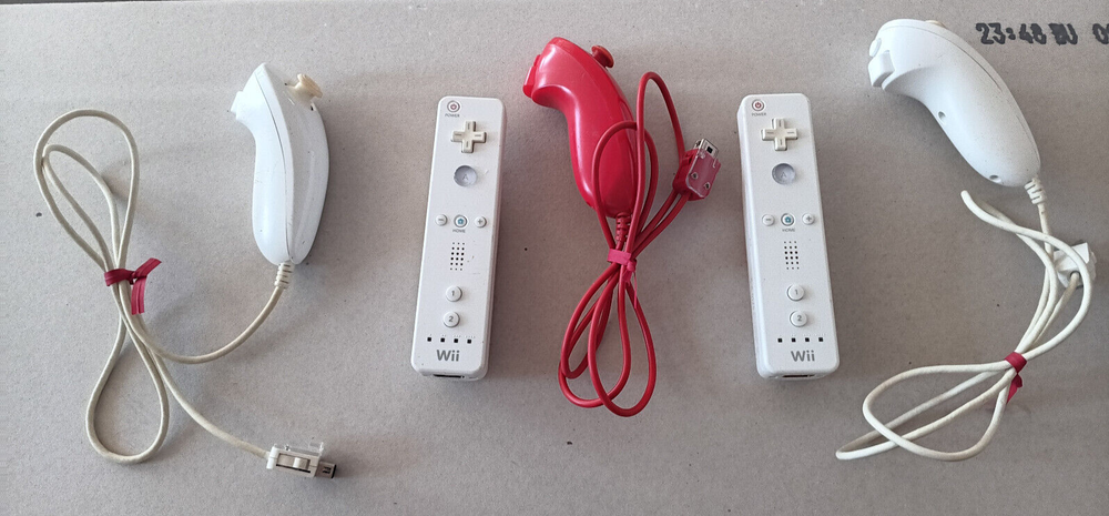 Official OEM Nintendo Wii Remote RVL-003 Lot Of 2 Controller & 3 Nunchucks