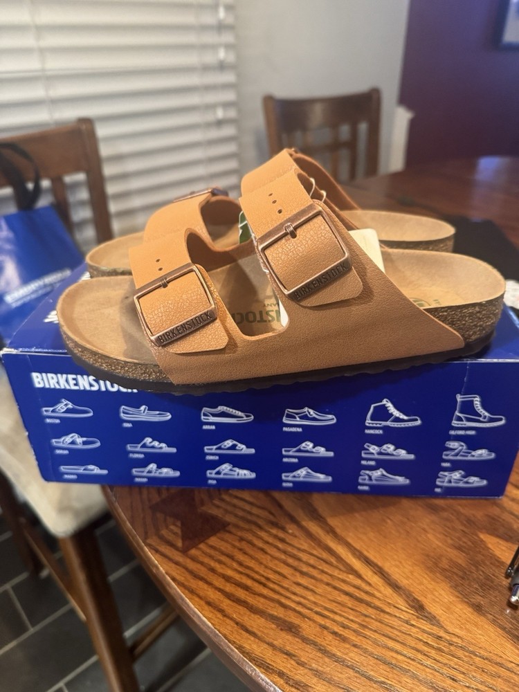 Selling Fast!! Women's Birkenstock Arizona Sandals Regular Width - BUY NOW-image