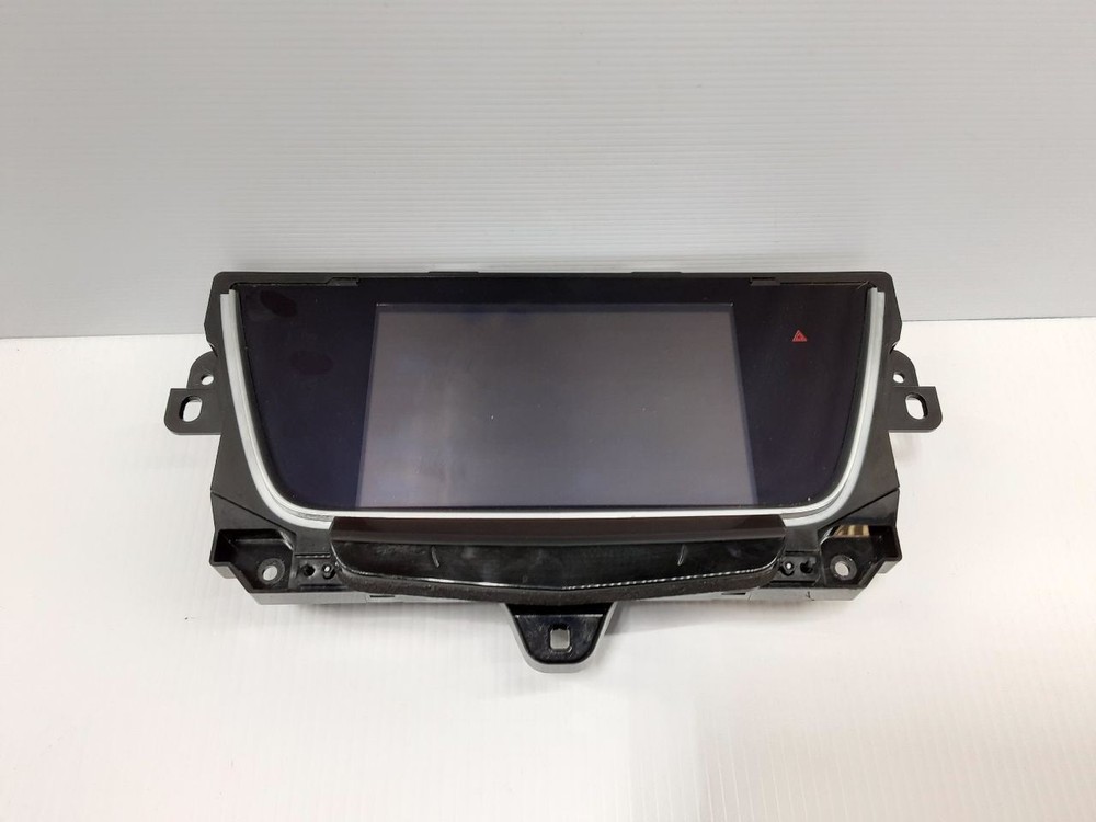 Audio Equipment Radio Control Panel Includes Display Fits 18 XT5 2688140