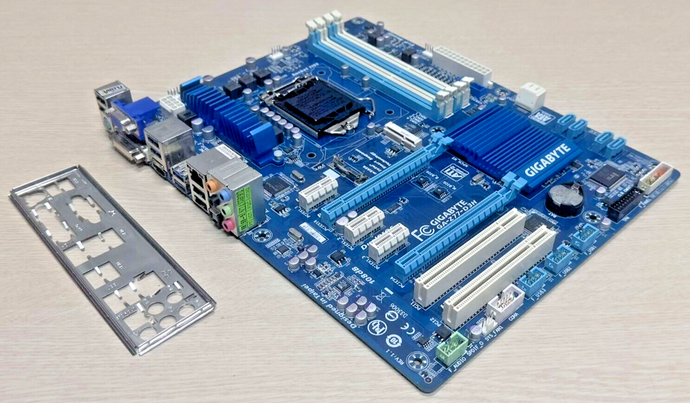 GIGABYTE GA-Z77-D3H LGA1155 Motherboard DDR3 USB 3.0 Supports 2nd 3rd Gen i3 i5 i7 CPUs