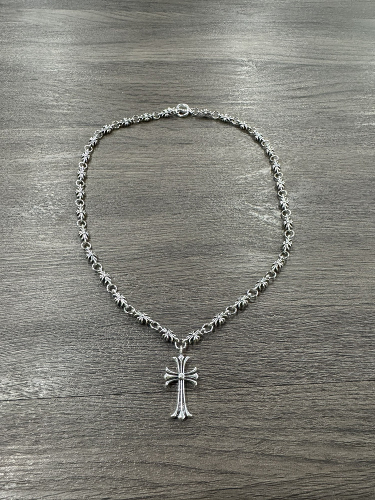 Collar Cruz Grunge Estilo Corazones Cromados Y2K