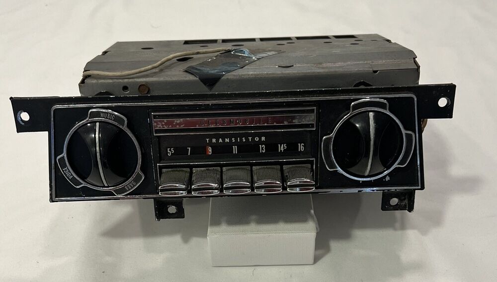 1968 69 OLDSMOBILE CUTLASS S 442 USED GM AM DELCO RADIO 7302013