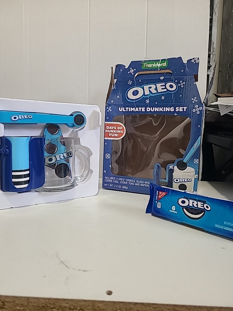 OREO Ultimate Dunking Gift Set with Glass Mug Cookie Holder Tong Cookie BB 02/24